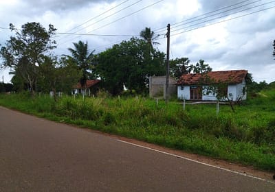 Anamaduwa flat land & house